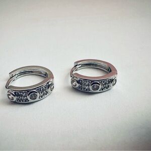 Elegant 18k White Gold Hoop Earrings Pretty Bird NEW